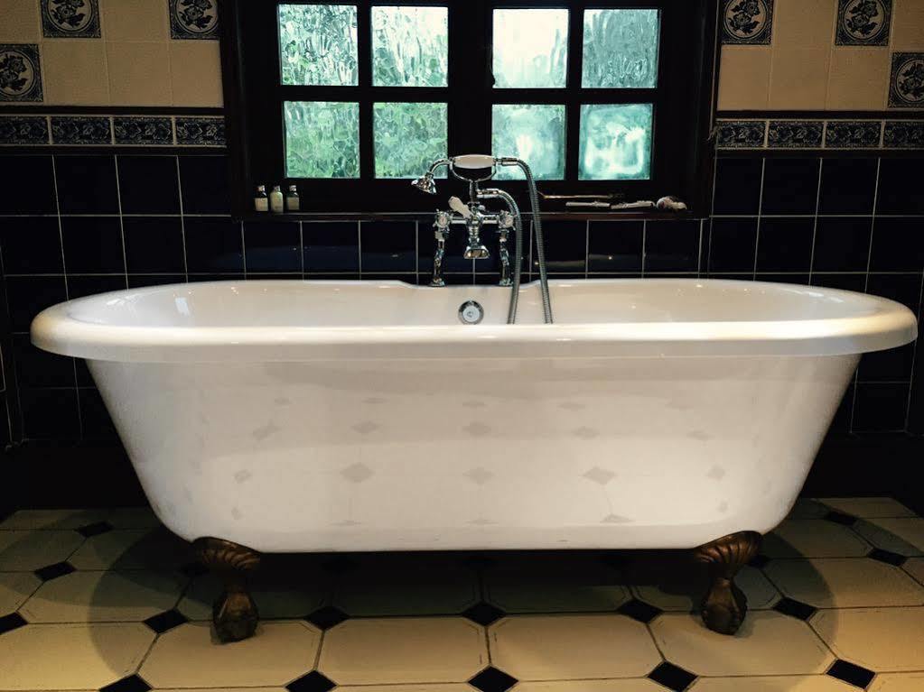 The White House Bed & Breakfast Takeley Bagian luar foto